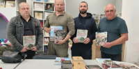 Константин Рыжак передал патриотическую литературу для библиотеки им. Лермонтова в Мелитополе - Справедливая Россия