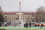Администрация городского округа Мелитополь продолжает масштабную работу по праздничному оформлению города.