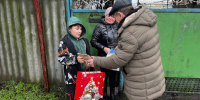 Председатель Каменско-Днепровского окружного Совета депутатов вручил подарки детям в рамках акции «Ёлка Желаний» - Единая Россия