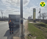 В Мелитополе приступили к очистке дорожных знаков и столбов.